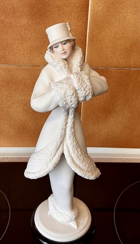 Guiseppe armani lady figurine - lady,